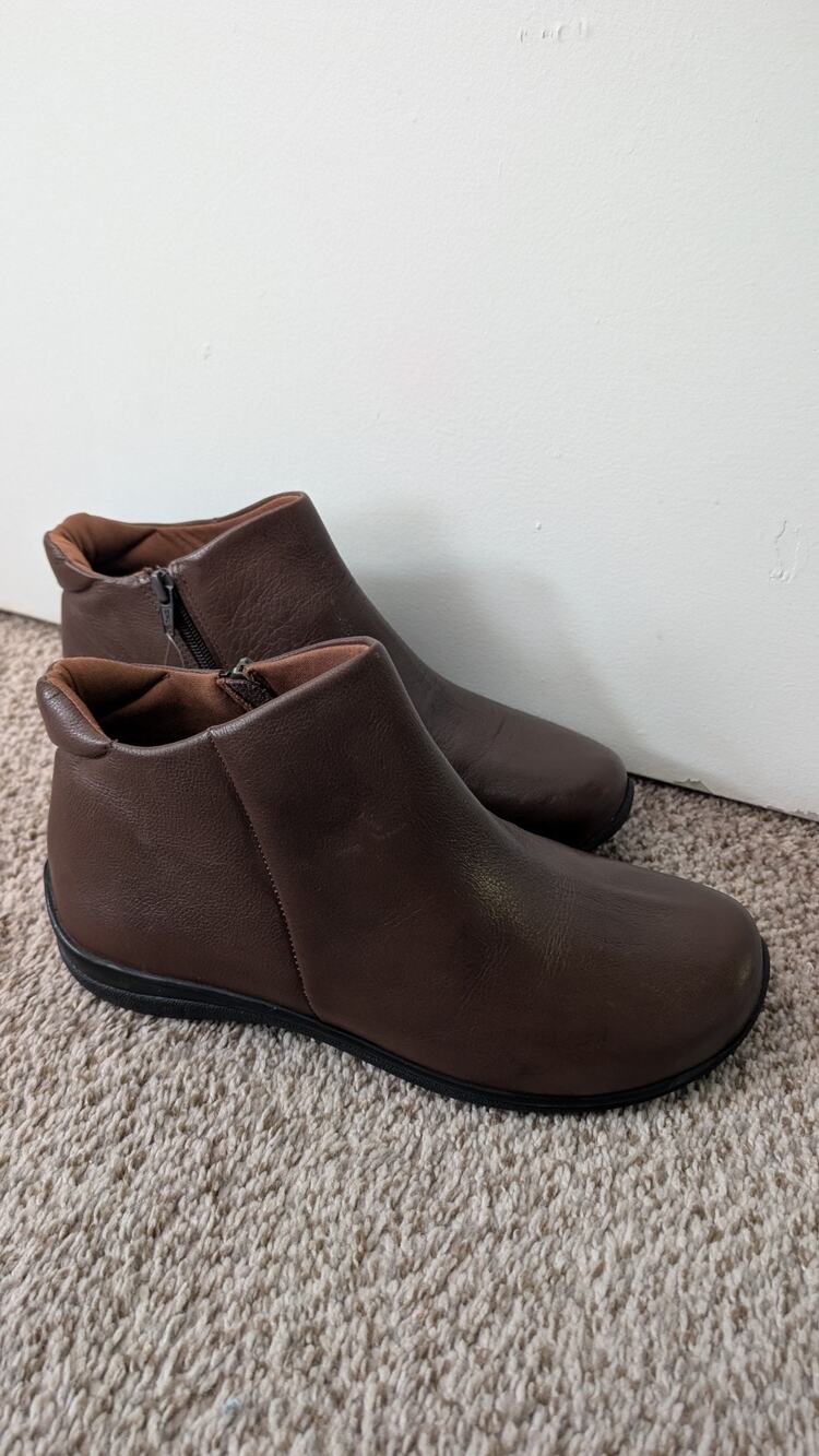 DAVID TATE Womens Waterproof Sportivo Zipper Brown Leather Ankle Boots 8.5 WW